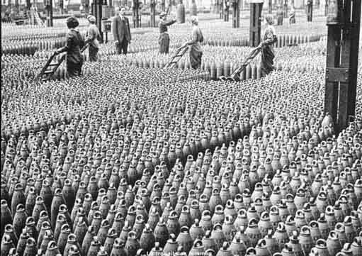 Une usine anglaise, durant la seconde guerre mondiale.
